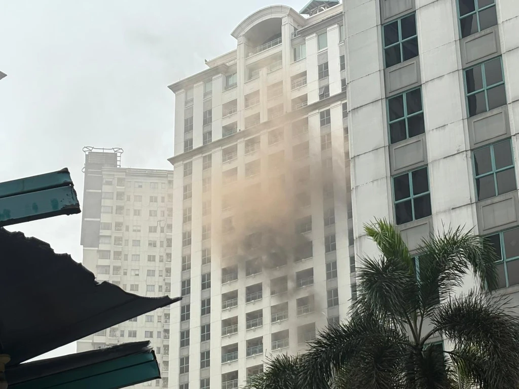 Apartemen Pavilion di Tanah Abang Terbakar, 21 Unit Damkar Dikerahkan