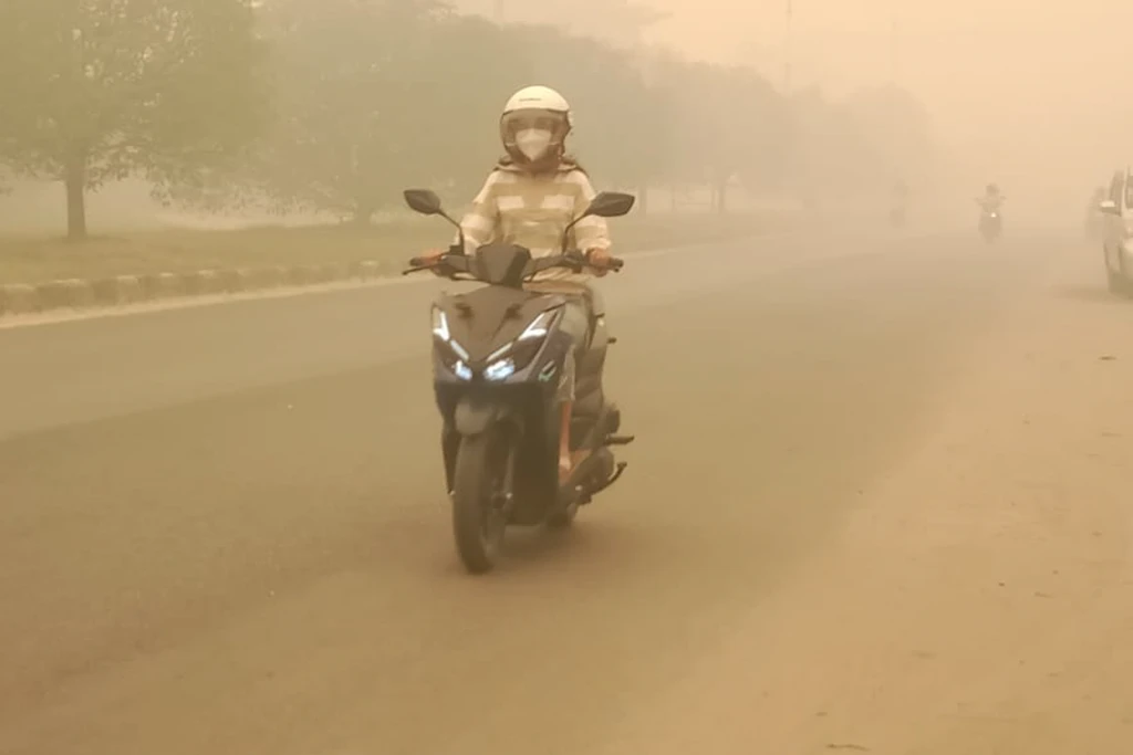 Kabut Asap Karhutla Menguning di Palangka Raya, Jarak Pandang Dilaporkan Tinggal 50 Meter