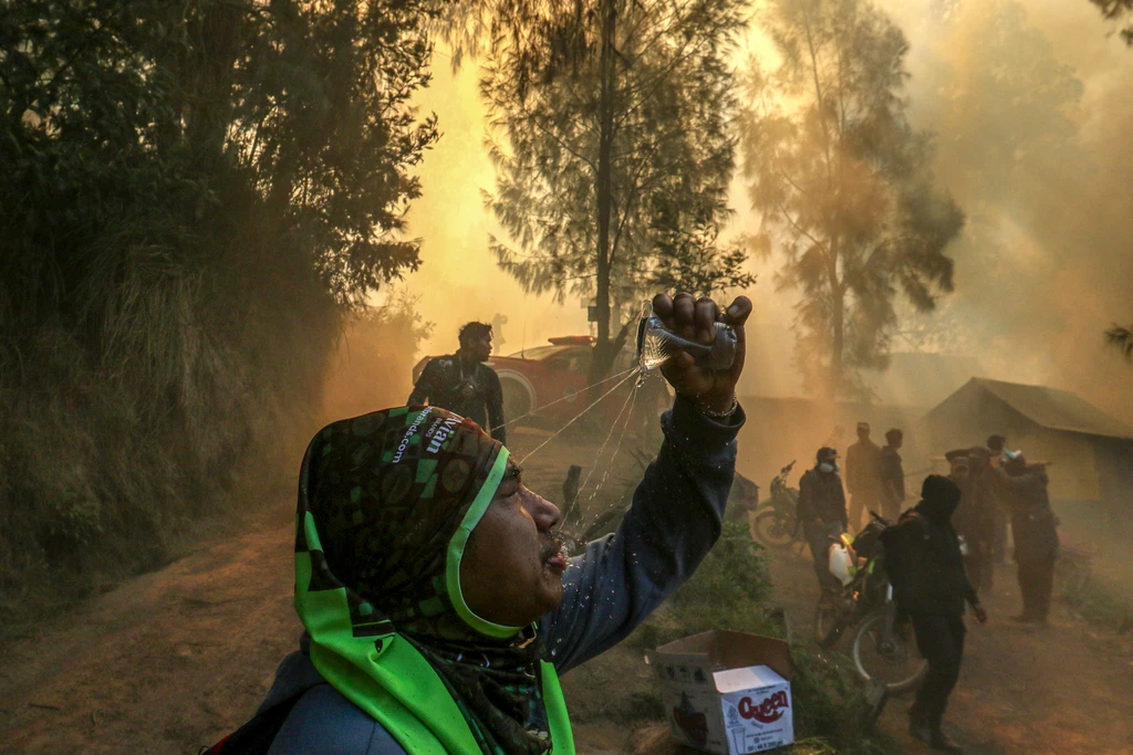 Kawah Ijen Terbakar, Akses Wisata Ditutup Sementara