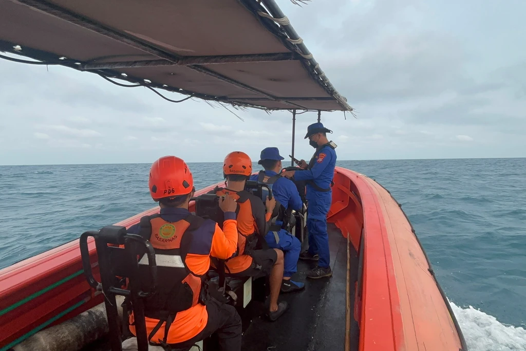 Hari Keempat Operasi SAR: Mencari Lima Jurnalis di Tengah Gelombang Selat Sunda
