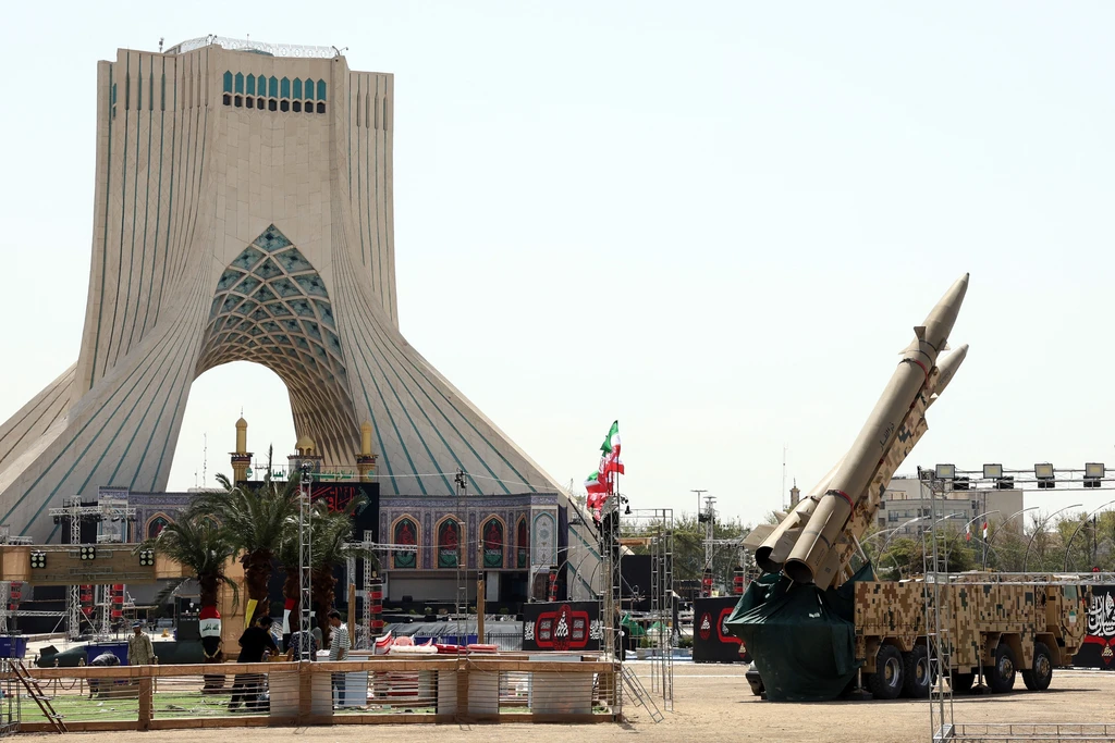 Iran Balas Serangan AS, Rudal Sasar Fasilitas Militer Amerika di Yordania