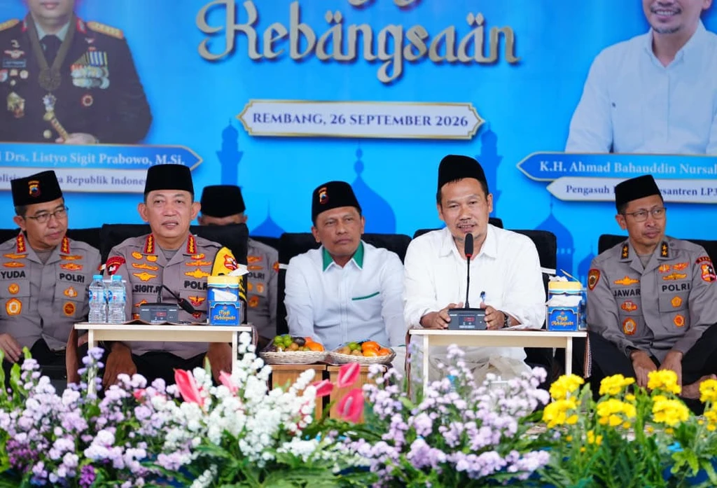 Ngaji Kebangsaan Bersama Gus Baha Satukan 42 Ribu Santri dan Personel Polri