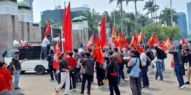 Puluhan Mahasiswa Demo di DPR, Suarakan Pendidikan Gratis